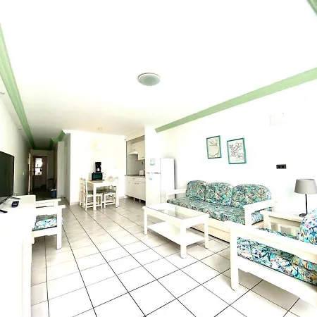 Apartamento Con 2 Dormitorios Y Vista A Oceano En Playa Del Aguila *