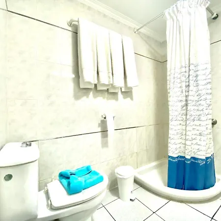Apartamento Con 2 Dormitorios Y Vista A Oceano En Playa Del Aguila Apartment *