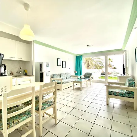 Apartamento Con 2 Dormitorios Y Vista A Oceano En Playa Del Aguila