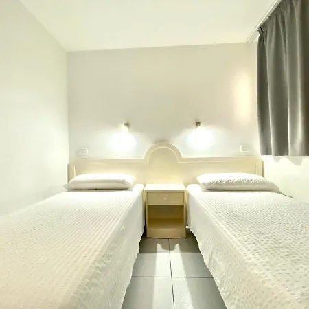 Apartamento Con 2 Dormitorios Y Vista A Oceano En Playa Del Aguila *