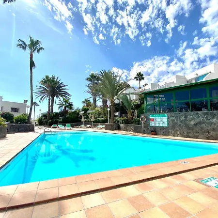Apartamento Con 2 Dormitorios Y Vista A Oceano En Playa Del Aguila *